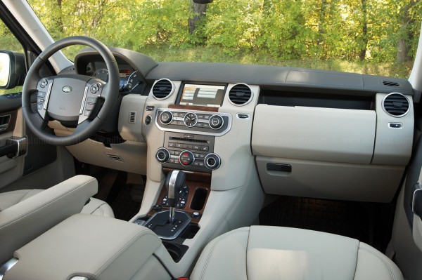 2012 Land Rover LR4 Interior