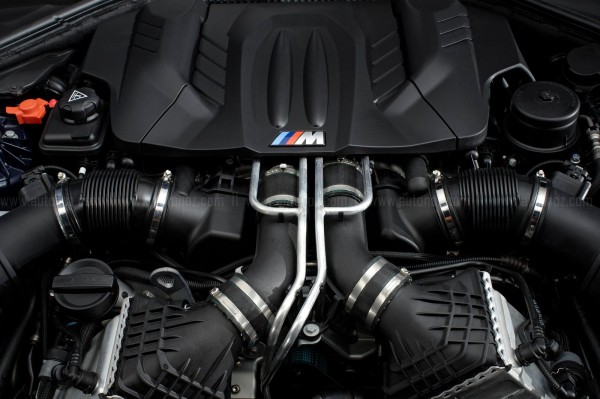 2013 BMW M6 Coupe Engine